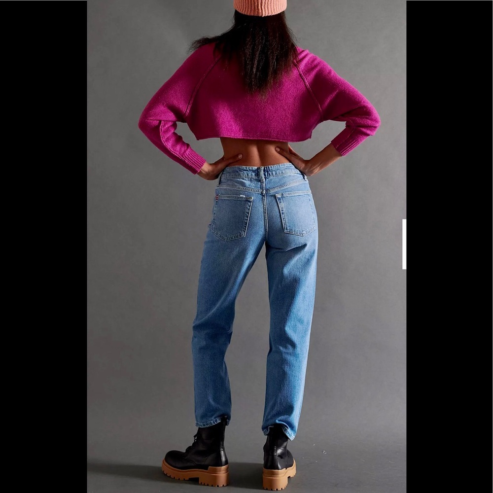 BDG High Rise Distressed Jeans - Straight Leg Ankle kicker